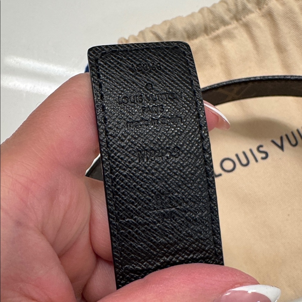Authentic Louis Vuitton Initiales 30mm Black Reversible Belt size 85 cm - Picture 9 of 10